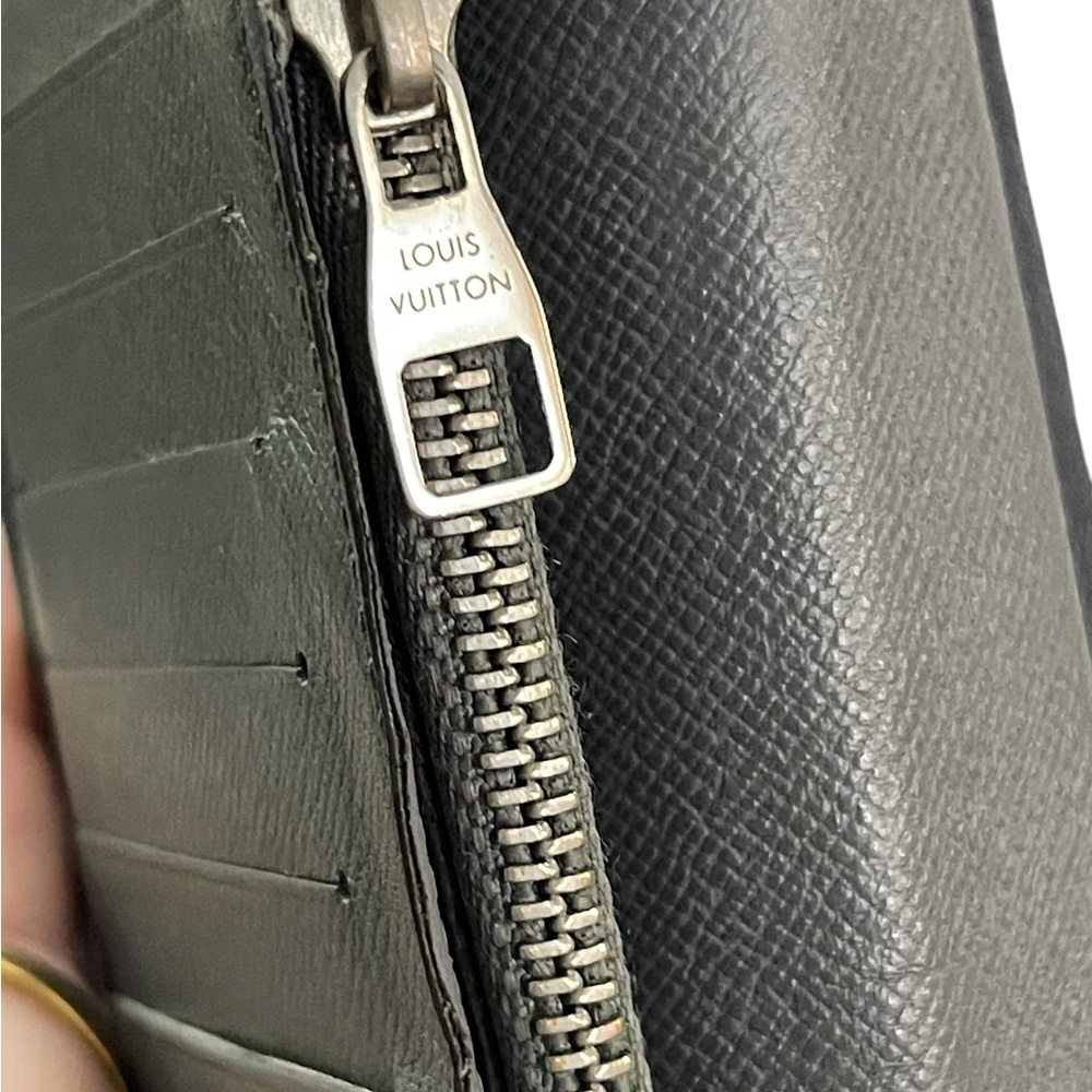 RARE Space Grey Taiga Leather Flat Lay Bi Fold LV Wallet - Picture 8 of 16